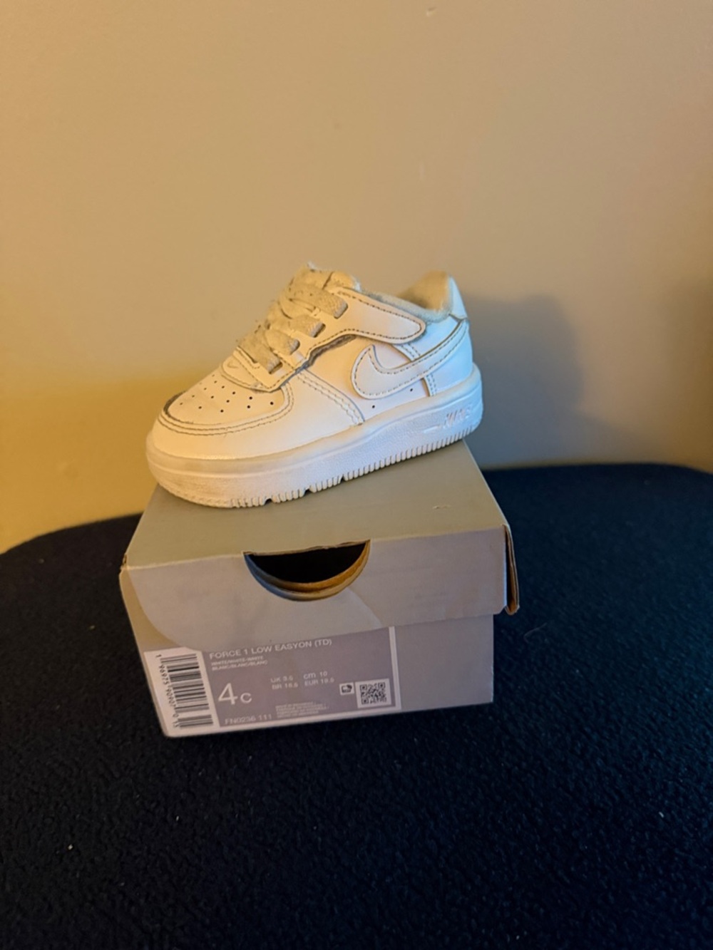 Nike Kids White Leather Low-Top Sneaker with Velcro Strap